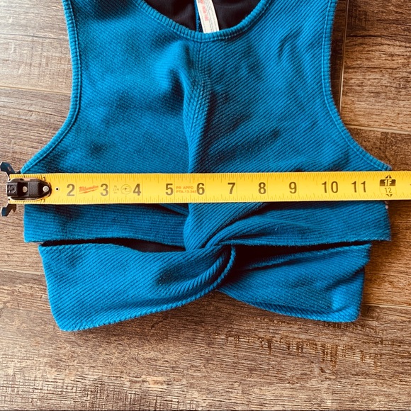 ❤️SOLD Free people movement ribbed textured front twist workout crop top bra xs - Picture 6 of 9